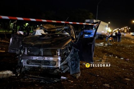 Знищене авто внаслідок прильоту. Фото Ян Доброносов