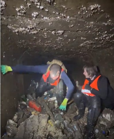Местами приходится пробивать себе дорогу. Фото Скриншот
