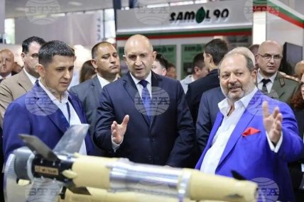 Генчо Христов (праворуч) та Румен Радєв (по центру)