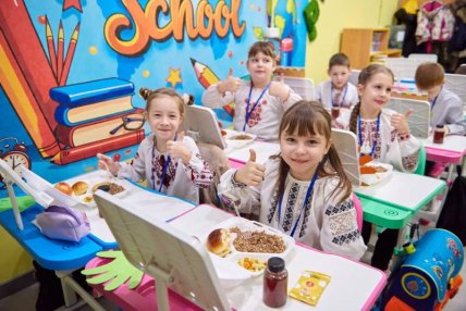 Питание детей в метрошколе/