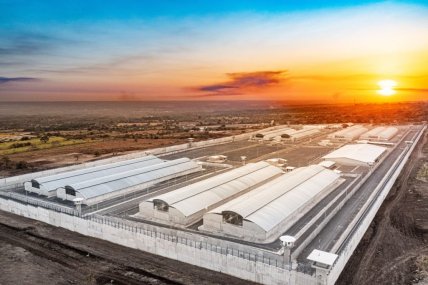 "Центр борьбы с терроризмом" в Сальвадоре содержит 40 тысяч заключенных