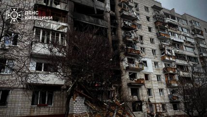 Багатоповерхівка у Вишгороді після удару російським шахедои 29.11.2025