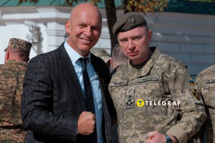 Главнокомандующий ВСУ Михаил Драпатый (справа)