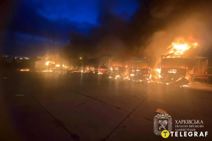 Вогонь охопив вантажівки