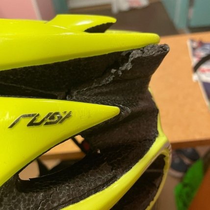 Шолом Дмитра Драгуна тріснув навпіл