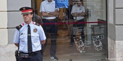 Могила художника находится в театре-музее Сальвадора Дали, созданном им самим в Фигерасе.