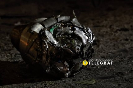 Реактивний двигун російського безпілотника лежить поблизу будинку