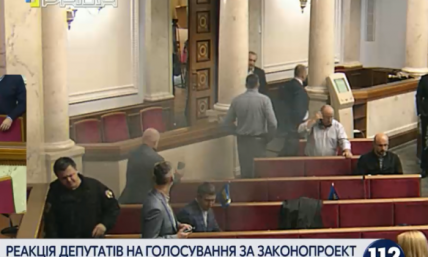 Юрій Левченко запалив димову шашку у Верховній Раді