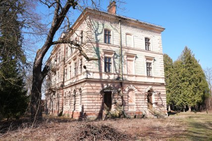 Здание общежития находится в аварийном состоянии.