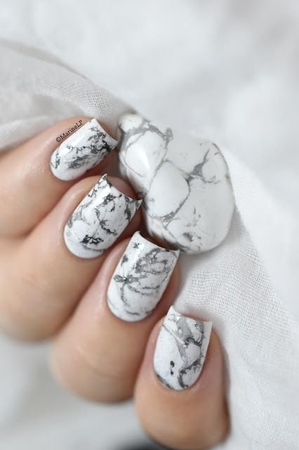 Мраморный маникюр