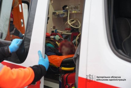 Пострадавшие от удара РФ по жилому дому в Запорожье 17.12.2025