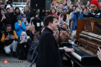 Стивен Ридли поет