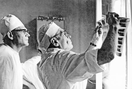 Николай Амосов – советский и украинский ученый-медик, торакальный хирург, кибернетик, писатель