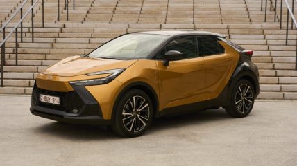 Toyota C-HR Plug-in Hybrid 220 кросовер