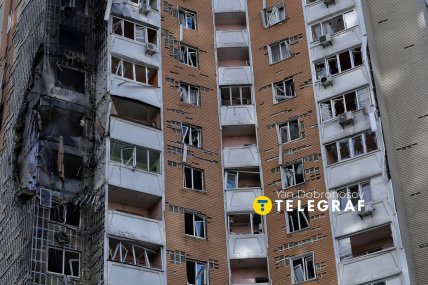 Наслідки удару по багатоповерховому будинку в Дарницькому районі столиці