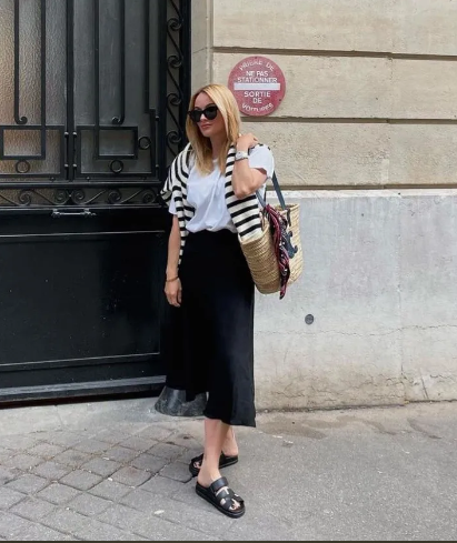 стильный образ с шелковой юбкой и футболкой