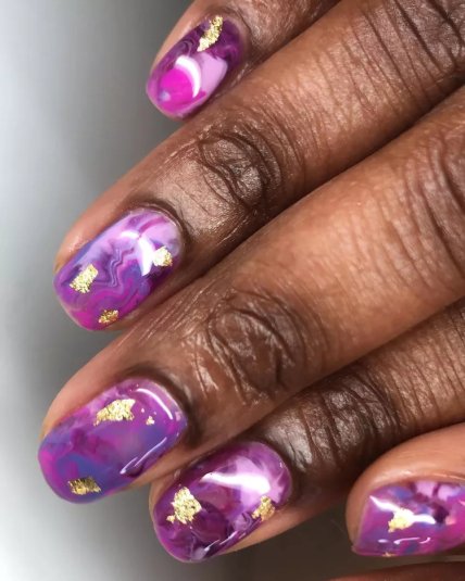 Маникюр с золотой фольгой