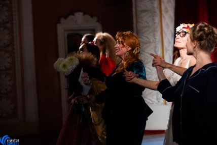 Смородина в спектакле "Эгоистки"