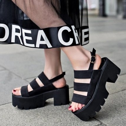 Босоножки на тракторной подошве