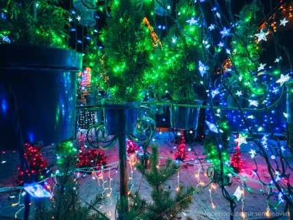 Ялинка з гірляндою