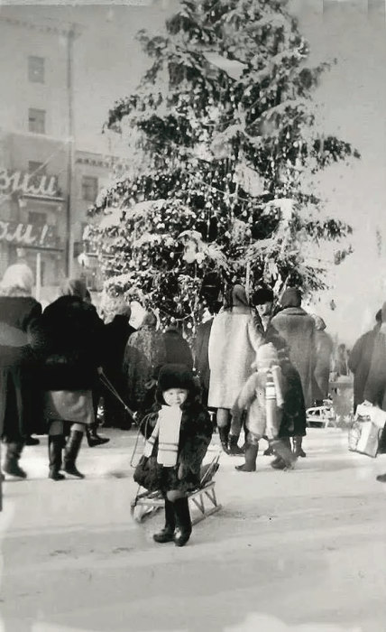 Магазин Днистер на фоне