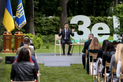 Пресс-конференция Зеленского в Мариинском парке