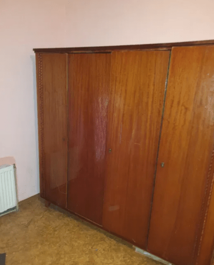 Шкаф в доме на аренду в Одессе