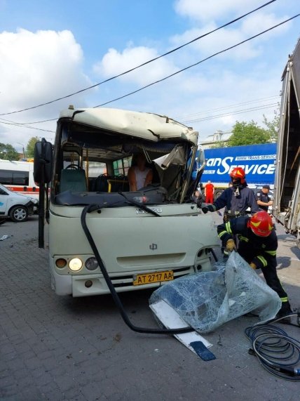 Аварія у місті Угринев