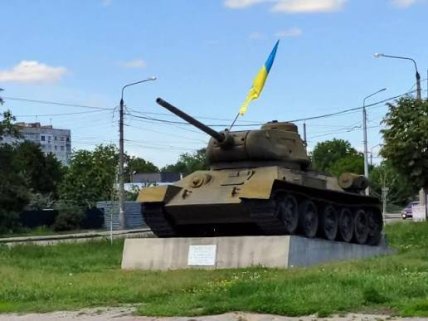 Танк Т-34, ранее стоявший на постаменте