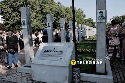 В Деснянском районе открыли Аллею Героев