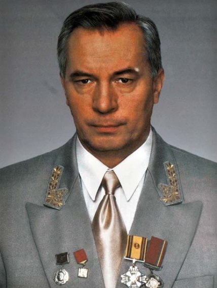 Микола Азаров у молодості