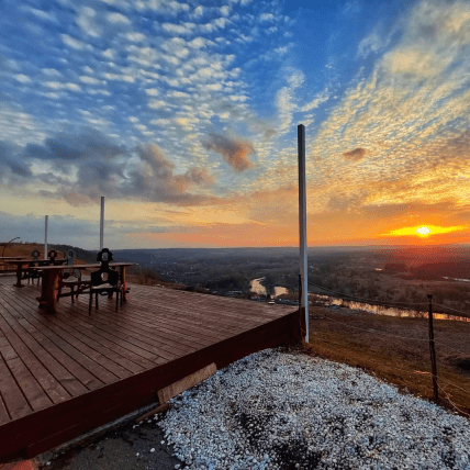 Вид с летней площадки отеля Семь ветров в Изюме