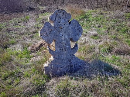 Памятник на кладбище в Еленовке в Одесской области