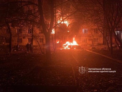 Пожар после взрывов в Запорожье