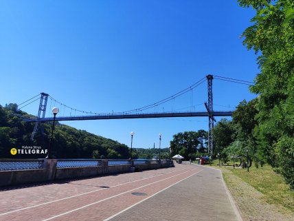 Пішохідний міст в Житомирі