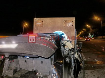 Авария на Окружной Киев ночью 10.06.2021, Ауди залетел под фуру