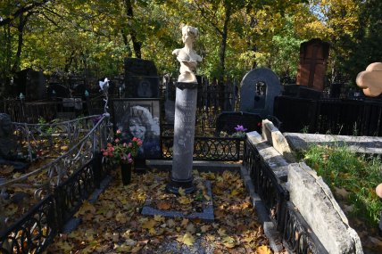 памятник на могиле аллы балтер виторган