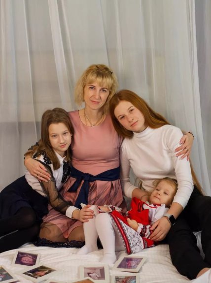 Іванна Лемещук з доньками