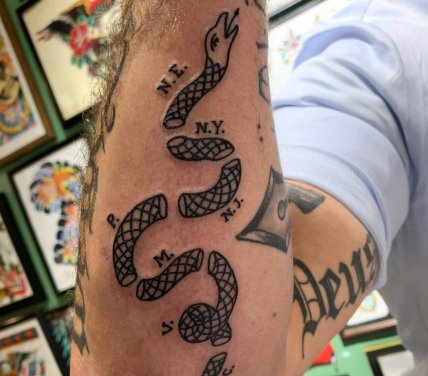 Хегсет министр обороны тату