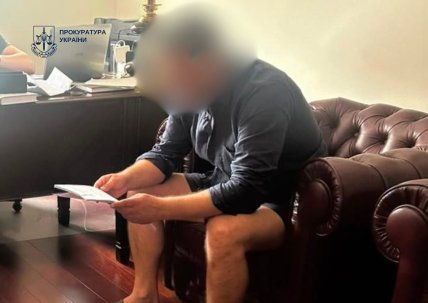 Сообщение о подозрении по делу о растрате на киевских парках. Фото: Прокуратура Украины
