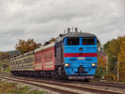 Дизель-поезд Червона рута курсирует по Украине