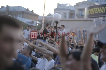 Фанаты в Киеве на матче Украина - Англия