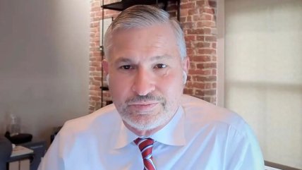 Адвокат подружжя Макронів Том Клер