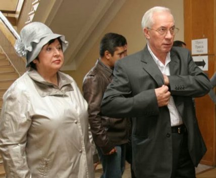 Азаров дружина