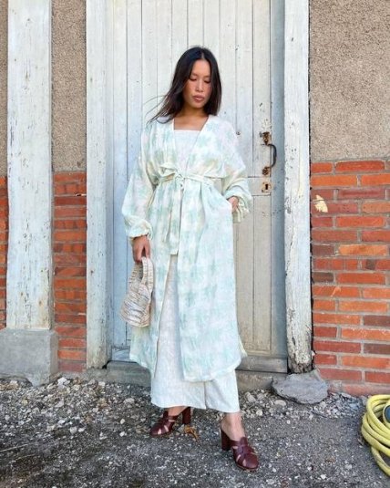 Стильний образ із сукнею