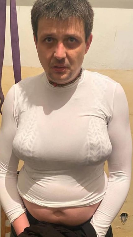 Львовянин, переодевшийся в женщину с большим бюстом