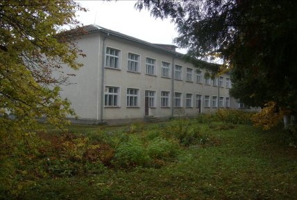 Гімназія в Лучинцях - село, звідки родом Роксолана