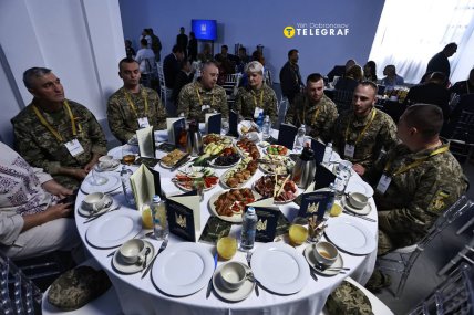 Військові на Молитвенному сніданку в Києві. Фото: Ян Доброносов, Telegraf