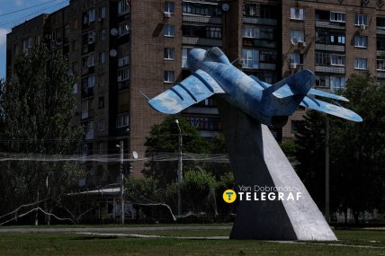 Пам'ятник винищувачу МіГ-17 у Краматорську