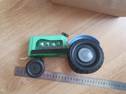 игрушечная машинка